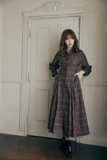 체크 플리츠 롱 셔츠 드레스