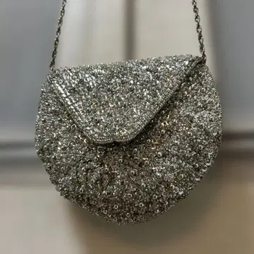 실버 비즈 장식 클러치백