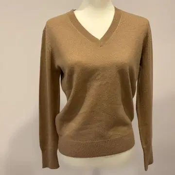 UNIQLO 유니클로 베이지 V넥 긴팔 니트 스웨터 M