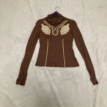 오즈 오네스트 터틀넥 레이스 티셔츠