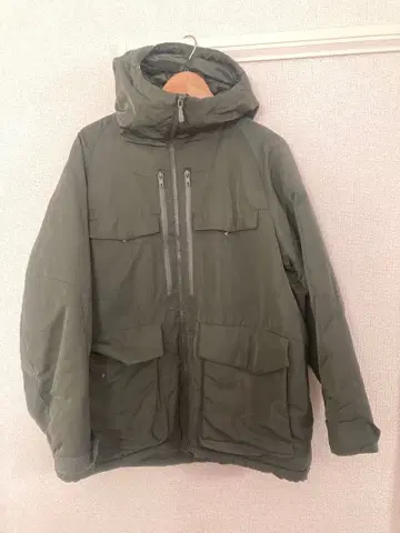 UNIQLO 화이트 마운티니어링 다운 자켓 L