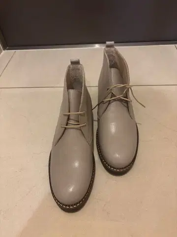 새상품 그레이 가죽 숏부츠 37