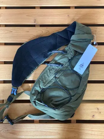 C.P. Company 숄더백 올리브 그린