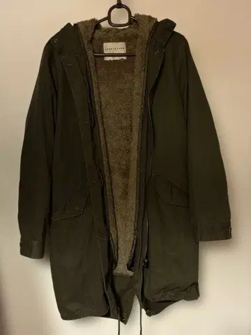 올리브 그린 플리스 라이닝 모즈 코트