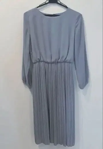 그레이 플리츠 긴팔 원피스