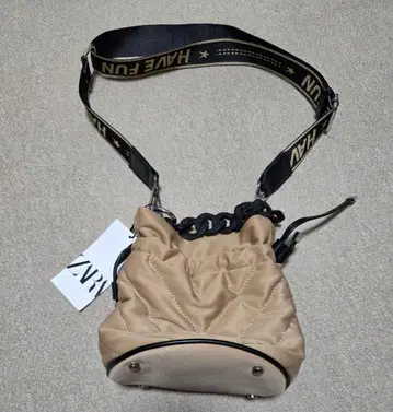 미사용 새상품 ZARA 퀼팅 숄더백 복조리 미니 버킷