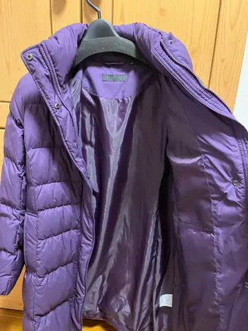 유니클로 퍼플 롱 기장 다운 자켓