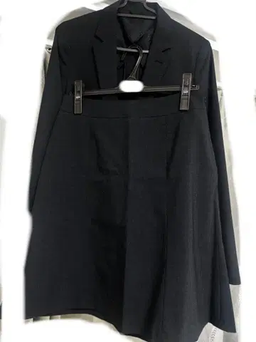 블랙 스커트 수트 (싱글 버튼)