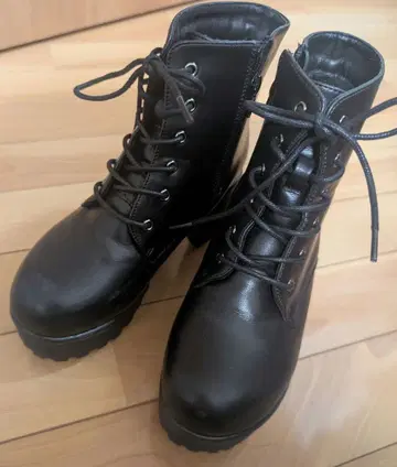 Zipper 레이스업 통굽 부츠 S 사이즈