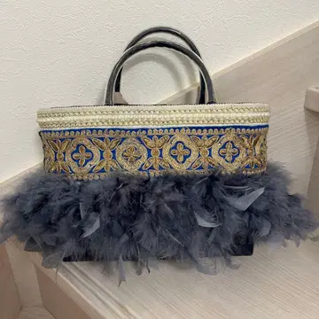 Fuang Fa 파랑과 금색 자수 깃털 바스켓백