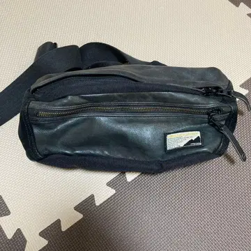 master piece 바디백