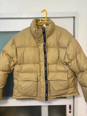 베이지 다운 자켓