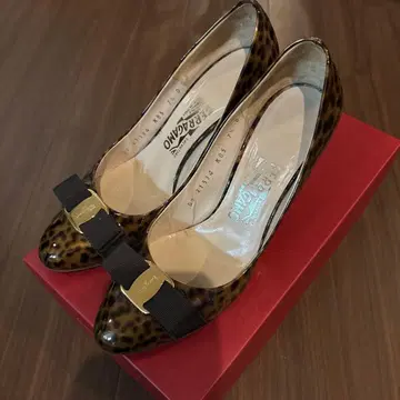 Ferragamo 레오파드 무늬 하이힐