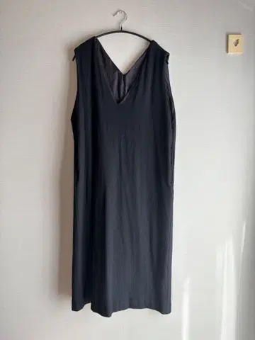 카구레 울 스무스 V넥 원피스