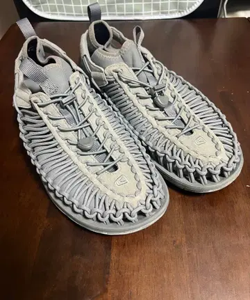 [ 가격 인하 ] KEEN 샌들