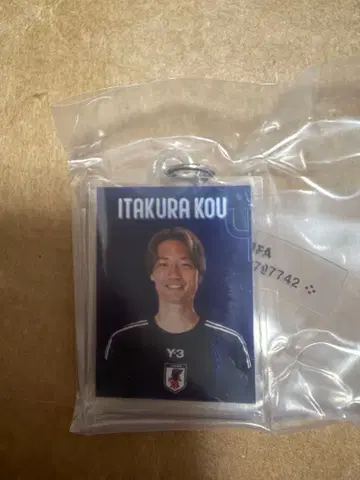 이타쿠라 코 Y3 디자인 키링