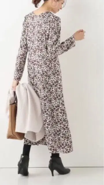 La Totalite 마이크로 새틴 플라워 원피스