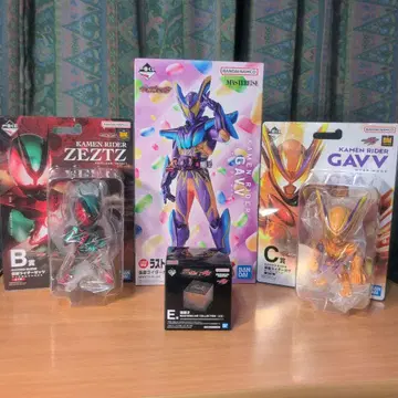 제일복권 가면라이더 제츠 가브 피규어 3PCS 세트와 암흑 과자