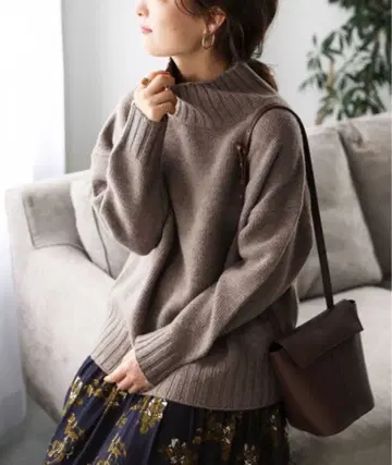 슬로브 이에나 하이넥 니트 풀오버 울 100% 브라운