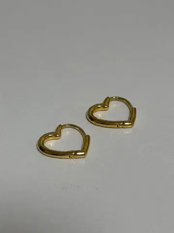유나이티드 애로우즈 골드 하트형 후프 귀걸이