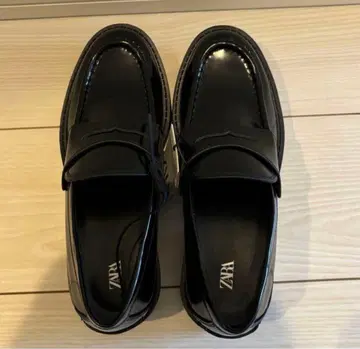 [ 미사용 새상품 ] ZARA 로퍼 37 사이즈 배송비 포함 완판템 정품