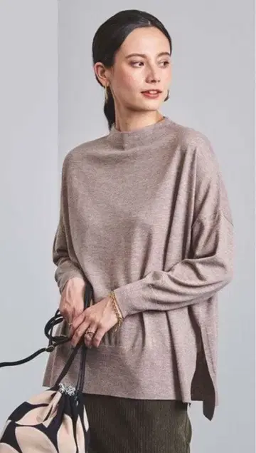 유나이티드 애로우즈 와이드 보틀넥 니트 울 100%