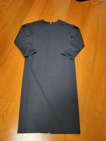 긴팔 롱 원피스 슬릿 포함