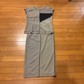 그레이 계열 앙상블 셋업 3종 (가디건, 티셔츠, 스커트)