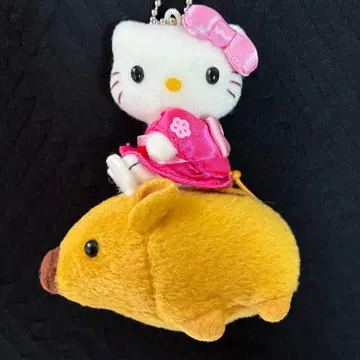 초레어 미사용 헬로키티 멧돼지 봉제 인형 볼체인 포함