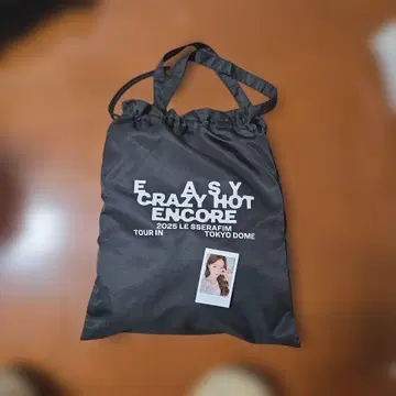 LE SSERAFIM 2025 도쿄돔 VIP 시트 혜택 폴라로이드