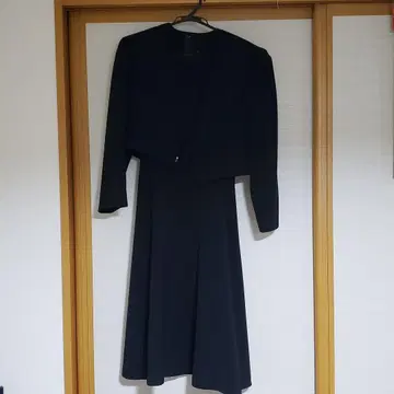 Lenicious 블랙 원피스 수트 사이즈 9