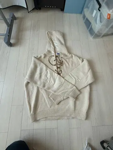 GOOD ENOUGH 레이스업 니트 L 사이즈