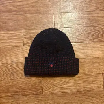 NOAH 블랙과 빨간색 체크 니트 모자