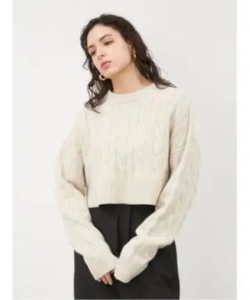 미라 오웬 울 혼방 짧은 기장 케이블 니트 풀오버 아이보리
