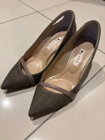 DIANA 브라운 스틸레토 펌프스