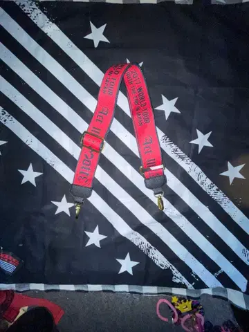 G-DRAGON Act lll : motte 2017 숄더