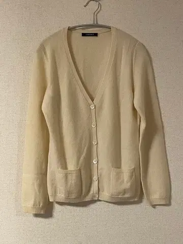 아이보리 V넥 가디건