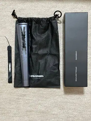 LE SSERAFIM 공식 응원봉 스트랩과 수납 봉투 포함