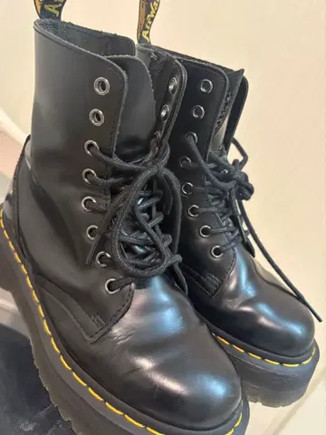 최종 가격 인하 선착순 Dr. Martens 8홀 23cm