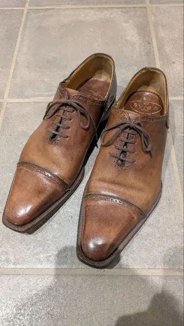 BYRON 브라운 가죽 드레스 신발