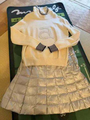 알치비오 화이트 펄 장식 후드 부착 스웨터