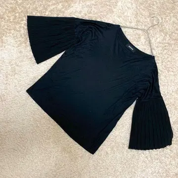 [ 고품질 ] ZUCCA 플리츠 소매 티셔츠 블랙 M 사이즈 상의