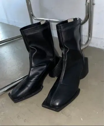 AIC. 디자인솔 스퀘어토 숏부츠