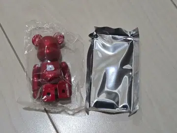 베어브릭 시리즈 17 메탈릭 레드 스몰 B