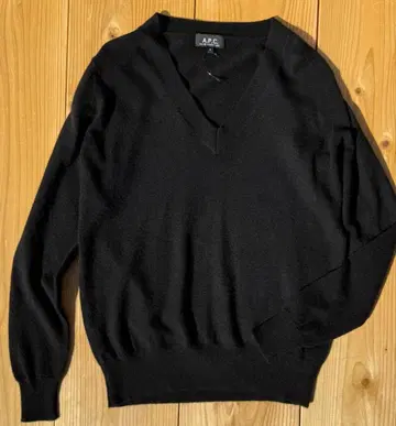 미착용 새상품 A.P.C. V넥 캐시미어 100% 모헤어 니트 아페쎄