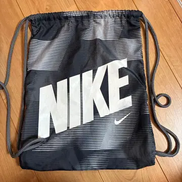 나이키 냅색 레어 블랙 그라데이션 패턴