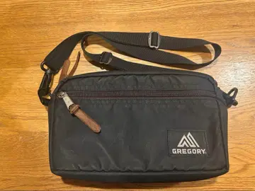GREGORY 블랙 숄더백 M 사이즈