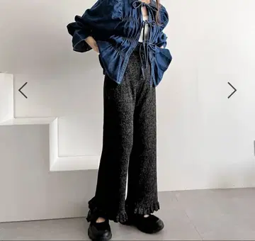 LOWRYSFARM 밑단 프릴 니트 팬츠 블랙 라메