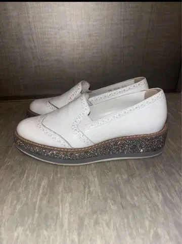 DIANA 화이트 가죽 로퍼 웨지힐