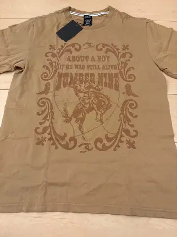 넘버나인 ABOUT A BOY T셔츠